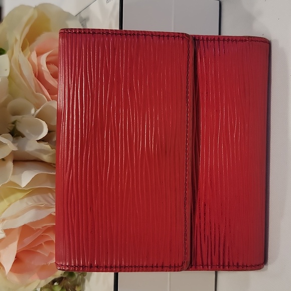 Authentic Louis Vuitton Epi wallet - Picture 2 of 9